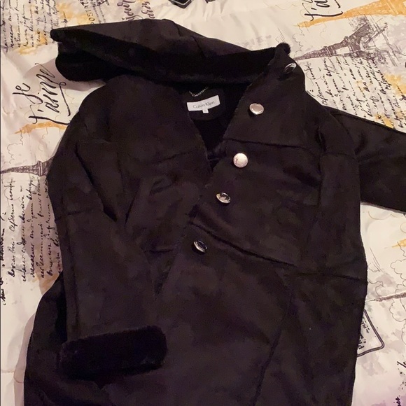 Women’s black large Calvin Klein coat - Picture 3 of 3